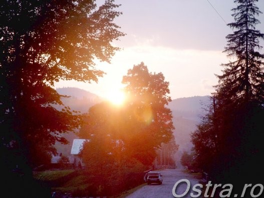 Apusul pe munte Vara